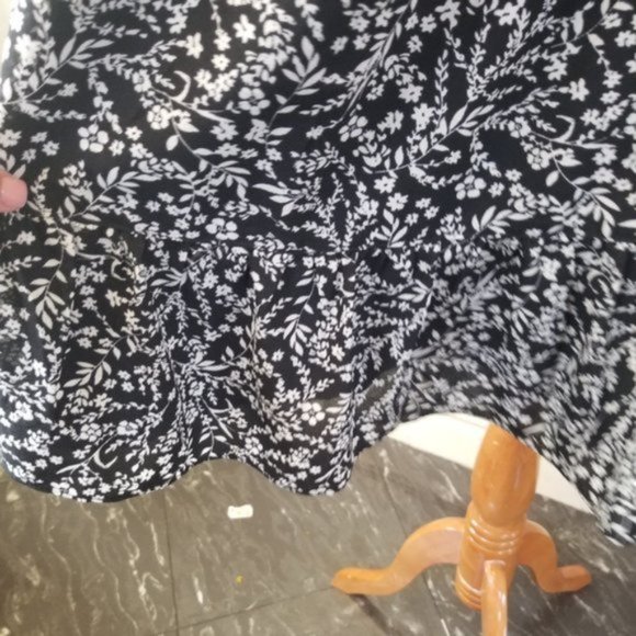 Sanctuary Floral sleeveless V-neck dress size S (309) - Picture 9 of 9